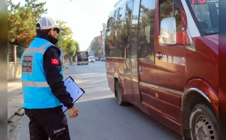 Eskişehir Büyükşehir Belediyesi, Emniyet ve Şoförler Odası Minibüslerde Ortak Denetim Gerçekleştirdi
