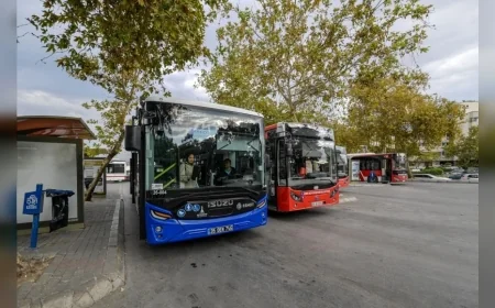 İzmir Büyükşehir Belediyesi 29 Ekim Cumhuriyet Bayramı İçin Toplu Ulaşım Seferlerini Artırdı