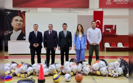 Bayraklı Belediye Başkanı İrfan Önal: “51 Okulumuza 1,5 Milyon TL’lik Spor Malzemesi Desteği Sağladık”