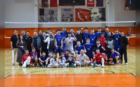 İnegöl Belediyespor Erkek Voleybol Takımı Güner Karakaya’yı 3-2 Mağlup Ederek 5’te 5 Yaptı ve Liderliğini Korudu