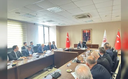 Ticaret Bakanlığı Gümrük Kapılarındaki Araç Yoğunluğunu Azaltmak İçin Alternatif Taşıma Güzergâhlarını Değerlendirdi