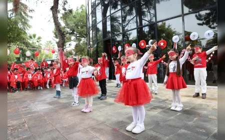 ŞEHZADELER BELEDİYESİ ÇOCUK EVLERİNDE 29 EKİM COŞKUSU ŞİİR, DANS VE FOLKLOR GÖSTERİLERİYLE YAŞANDI