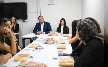 Bornova Belediye Başkanı Ömer Eşki: “Ben sadece belediye başkanı değil, aynı zamanda sizin bir abinizim”