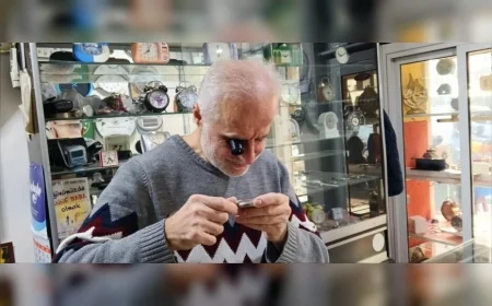Manisalı Saat Ustası Ali Kılıç: “45 Yıldır Mesleğimi Severek Yapıyorum, İyi Ki Saatçiliği Seçmişim”
