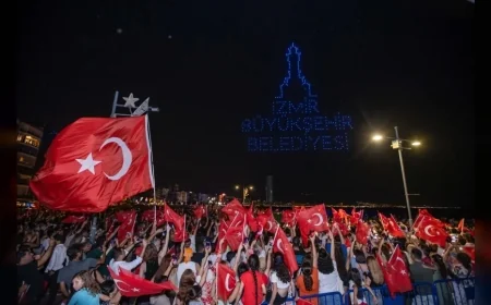 İzmir Büyükşehir Belediyesi 29 Ekim’de Bin Dronluk Işık Şöleni ve Havai Fişek Gösterisi Düzenleyecek
