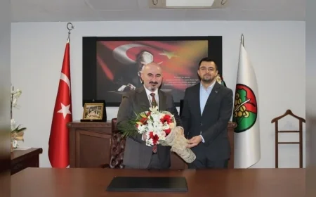 Anahtar Parti Manisa İl Başkanı Şakircan Dinç’ten Baro Başkanı Av. Ümit Rona’ya Hayırlı Olsun Ziyareti