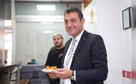 GİRESUN BELEDİYE BAŞKANI FUAT KÖSE, KENT LOKANTASI’NIN İKİNCİ YILINDA VATANDAŞLARLA AYNI SOFRAYI PAYLAŞTI