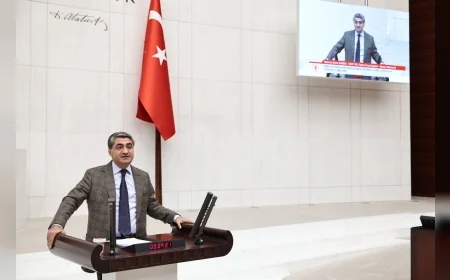 DEVA Partisi Genel Başkan Yardımcısı Mehmet Emin Ekmen: “Cumhuriyet’in 103’üncü yılında bütçenin en büyük kalemi faiz, gündemin en büyük başlığı dolandırıcılıktır”