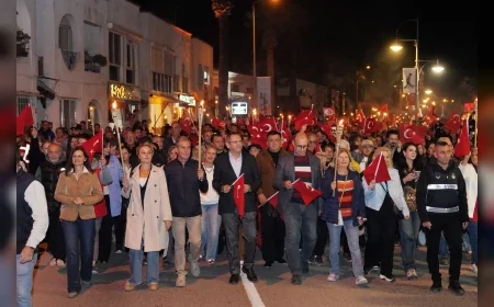 Ayvalık’ta Cumhuriyet’in 103. Yılı Tören, Fener Alayı ve Feridun Düzağaç Konseriyle Kutlanacak