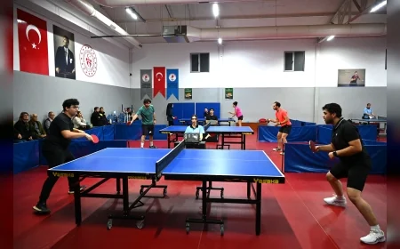 YALOVA BELEDİYESİNİN CUMHURİYET MASA TENİSİ TURNUVASINDA 33 SPORCU DÖRT KATEGORİDE YARIŞTI