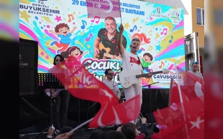 Denizli Büyükşehir Belediyesi’nin Cumhuriyet Bayramı etkinlikleri 9 okulda binlerce öğrenciye müzik ve eğlence dolu anlar yaşattı