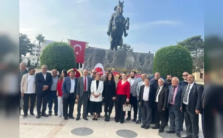 Hatay’da Cumhuriyet’in 100. Yılında Atatürk Anıtı Önünde Birlik ve Beraberlik Mesajı Verildi