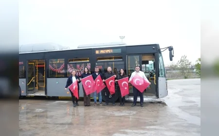 Düzce Belediyesi’nden Cumhuriyet’in 103. Yılına Özel Sürpriz: 81 Numaralı Otobüste Bando Coşkusu