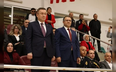 Derince’de Cumhuriyet’in 103. Yılı Törenler ve Öğrencilerin Gösterileriyle Kutlandı