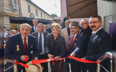 Buca’da Tarihi Hacı Davut Fargoh Köşkü’nün Hamamı Restore Edildi, Galeri Hamam Cumhuriyet Sergisiyle Açıldı