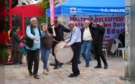 Maltepe’de Cumhuriyet’in 103’üncü yılı Beşçeşmeler Meydanı’nda mübadil davuluyla kutlandı