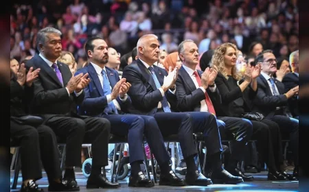 Kültür ve Turizm Bakanı Mehmet Nuri Ersoy: “Farklı coğrafyalardan yükselen sesler, Cumhuriyetimizin coşkusunda birleşti”