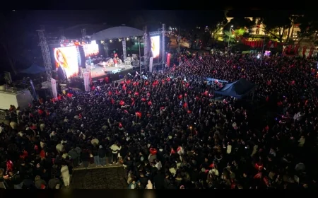 Muğla’da Cumhuriyet’in 103. Yıl Dönümü Binlerce Kişinin Katıldığı Fener Alayı ve Madrigal Konseriyle Kutlandı!