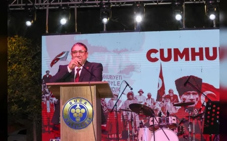 Buca Belediye Başkan Vekili Hüseyin Benzer: “Yaşasın bağımsızlığımız, yaşasın demokrasi, yaşasın halkın egemenliği”