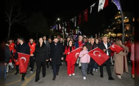 BEYKOZ’DA CUMHURİYETİN 103. YILI YÜRÜYÜŞ VE FENER ALAYIYLA BÜYÜK BİR COŞKUYLA KUTLANDI