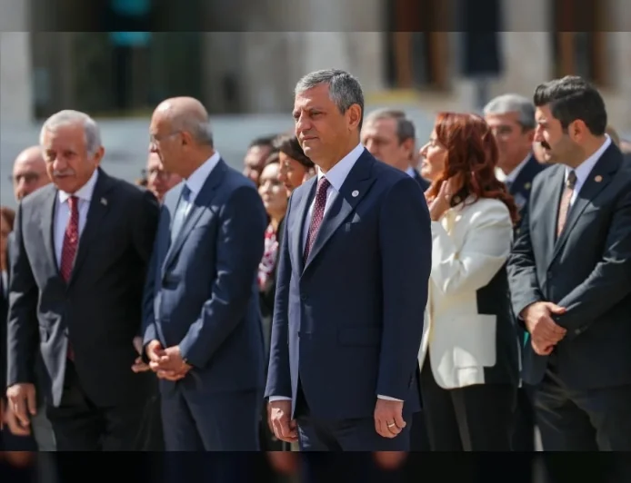 YENİ Parti Genel Başkanı Özgür Özel: “Mağduru siyasi tutumuna göre ‘hırsız’ ya da ‘masum’ diye nitelendirmek ikiyüzlülüktür”