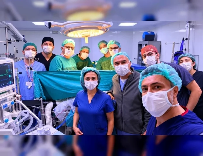 Ege Üniversitesinde 12 saatte iki organ nakliyle iki hastaya yeni yaşam umudu