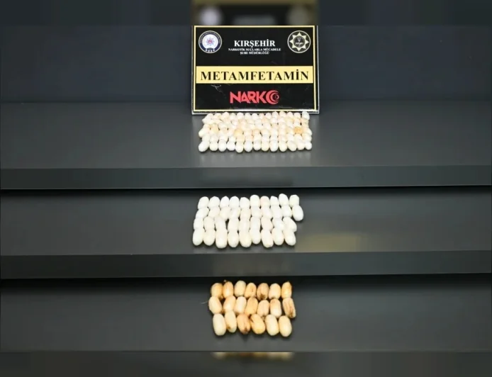 Kırşehir İl Emniyet Müdürlüğü uyuşturucu operasyonunda 1 kilo 157 gram metamfetamin ele geçirdi: 3 şüpheli tutuklandı