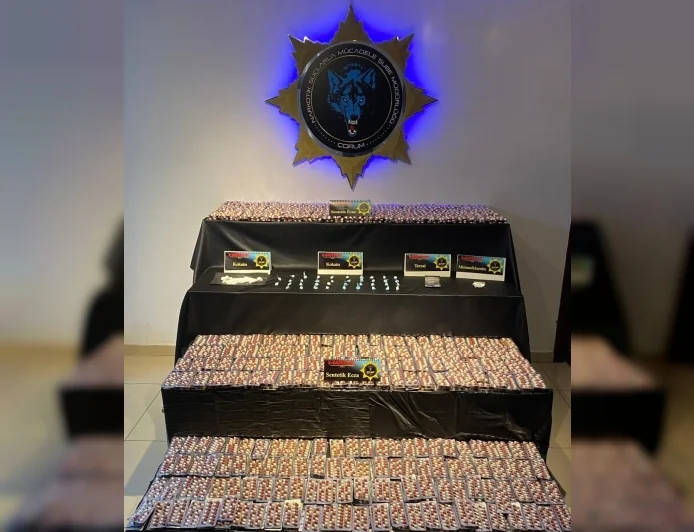 Çorum'da uyuşturucu operasyonunda 13 bin 842 sentetik ecza ile kokain ve metamfetamin ele geçirildi