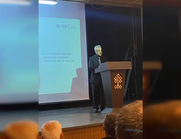 Elazığ’da muhtarlara uyuşturucuyla mücadele toplantısında şüpheli durumlara karşı iş birliği çağrısı yapıldı