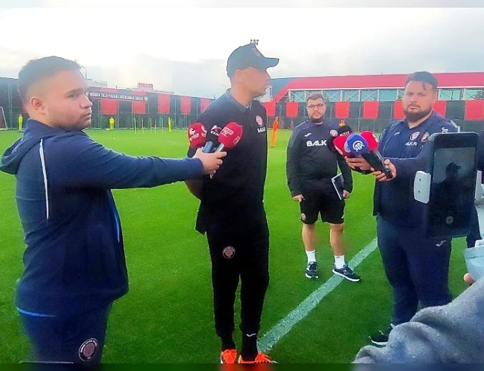 Arca Çorum FK Teknik Direktörü Burak Yılmaz: “Çok güzel hayaller var, buraya gelmek bizi ayrıca mutlu etti”