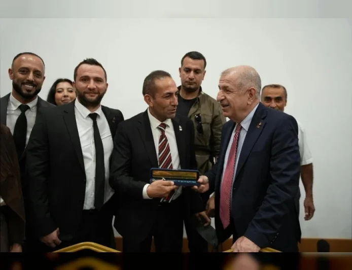 Zafer Partisi Genel Başkanı Prof. Dr. Ümit Özdağ’dan Antalya’da Konyaaltı Muhtarlar Derneği’ne Ziyaret