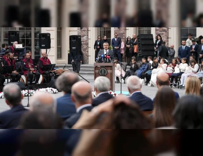 MİLLÎ EĞİTİM BAKANI YUSUF TEKİN: “EVLATLARIMIZI TEKNOLOJİNİN SAHİPSİZ BIRAKTIĞI MECRALARDAN VE ŞİDDETİ TELKİN EDEN AKIMLARDAN KURTARMAK ZORUNDAYIZ”