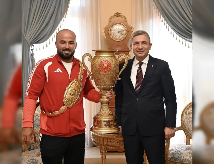 Başpehlivan Orhan Okulu’ndan Antalya Valisi Hulusi Şahin’e Şampiyonluk Ziyareti