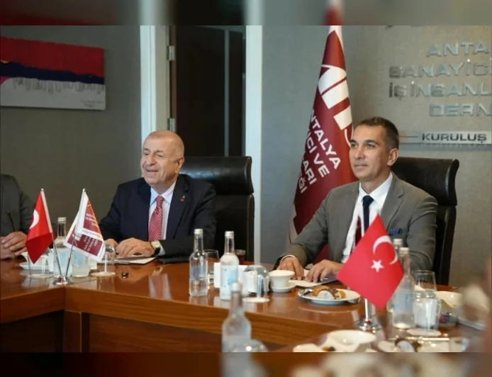 Zafer Partisi Genel Başkanı Prof. Dr. Ümit Özdağ, Antalya Sanayici ve İş İnsanları Derneği’ni Ziyaret Etti