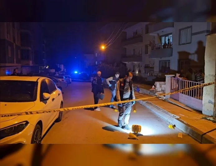 Çorum’da Apartman Dairesine Pompalı Tüfekle Ateş Açıldı, Camlar ve Duvar Hasar Gördü