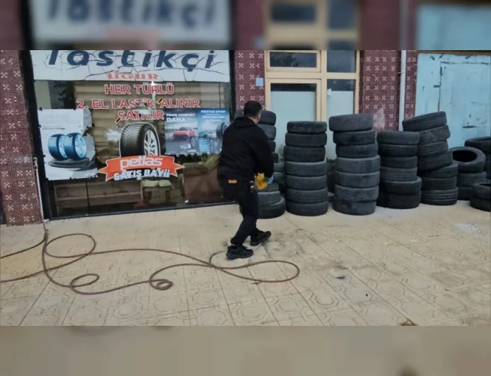 Çorum’da Polise Sığınan Gencin Babasına Ait Oto Lastik Tamirhanesi Pompalı Tüfekle Kurşunlandı