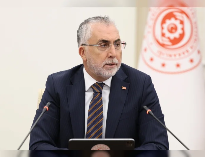 Çalışma ve Sosyal Güvenlik Bakanı Prof. Dr. Vedat Işıkhan: “119’u yerli üretim 131 ilacı daha geri ödeme listesine aldık”