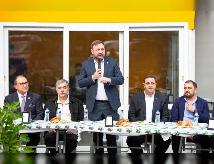 CHP İzmir İl Başkanı Utku Gümrükçü ve Narlıdere Belediye Başkanı Erman Uzun’dan Esnafa Ziyaret: “Her Koşulda Yanınızdayız”