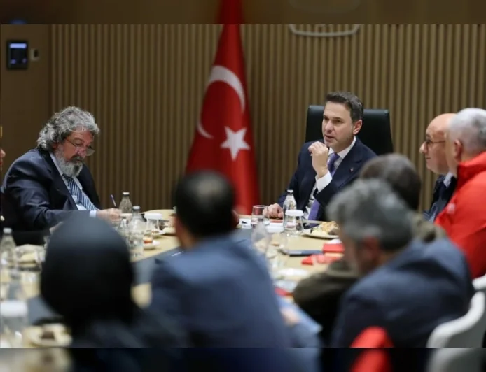 Enerji ve Tabii Kaynaklar Bakanı Alparslan Bayraktar TİGAD Buluşmasında Türkiye’nin 2040 Enerji Vizyonunu ve Stratejik Hedeflerini Açıkladı