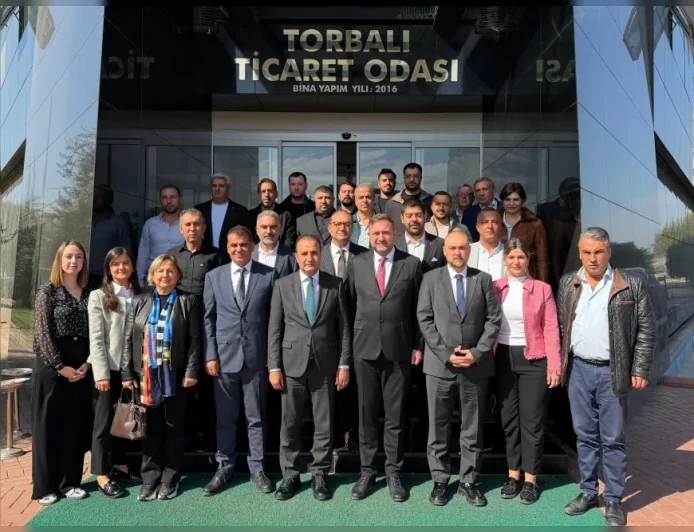 CHP İzmir İl Başkanı Utku Gümrükçü Torbalı’da Esnaf ve Vatandaşlarla Buluştu: “Halkın Sesi ve Dert Ortağı Olmaya Devam Edeceğiz”