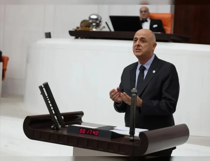 YENİ Parti İzmir Milletvekili Ümit Özlale’den Taha Çakmak’a: “Karayipler, Londra ve İsviçre’deki şirketler üzerinden sizin hesabınıza işlem yapıldı mı?”