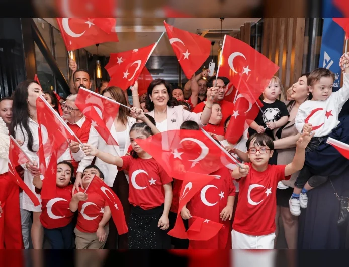 Adana’da Özel Gereksinimli Minik Şefler Cumhuriyet Coşkusunu Ay Yıldızlı Lezzetlerle Yaşadı