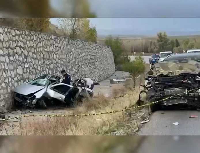Çorum Alaca’da İki Otomobilin Çarpıştığı Feci Kazada 9 Yaşındaki Çocukla Birlikte 4 Kişi Hayatını Kaybetti