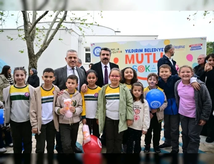 YILDIRIM BELEDİYESİ, ÇOCUKLARIN GÜVENLE OYNAYABİLECEĞİ MUTLU SOKAK’I GÜVENLİ OYUN ALANINA DÖNÜŞTÜRDÜ