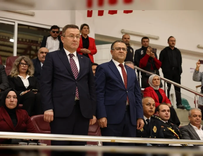 Derince’de Cumhuriyet’in 103. Yılı Törenler ve Öğrencilerin Gösterileriyle Kutlandı
