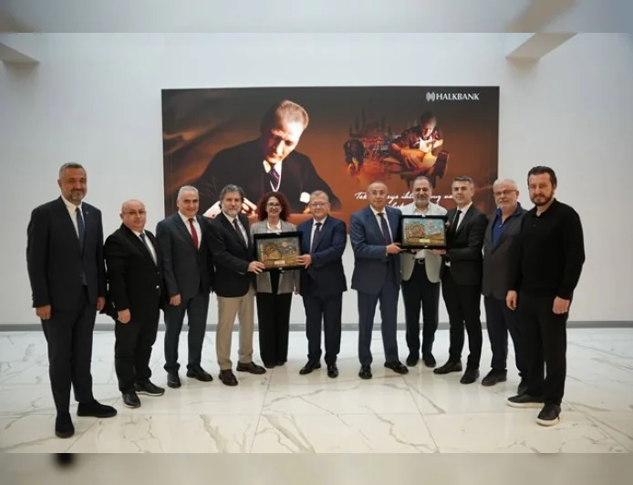 Çorum TSO’da 17 Yıllık Başkanlık Görevini Sürdüren Erol Karadaş ve Çetin Başaranhıncal’a Anlamlı Vefa