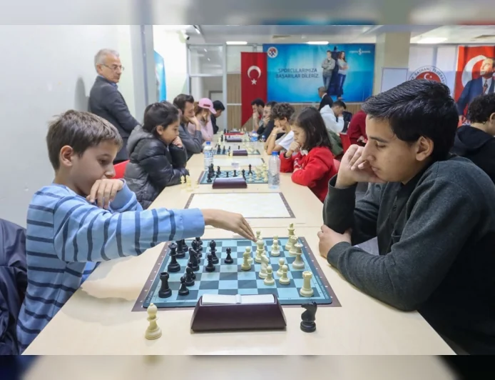 Yalova’da Cumhuriyet Bayramı’na Özel Düzenlenen Yıldırım Satranç Turnuvasında Şampiyonlar Belli Oldu