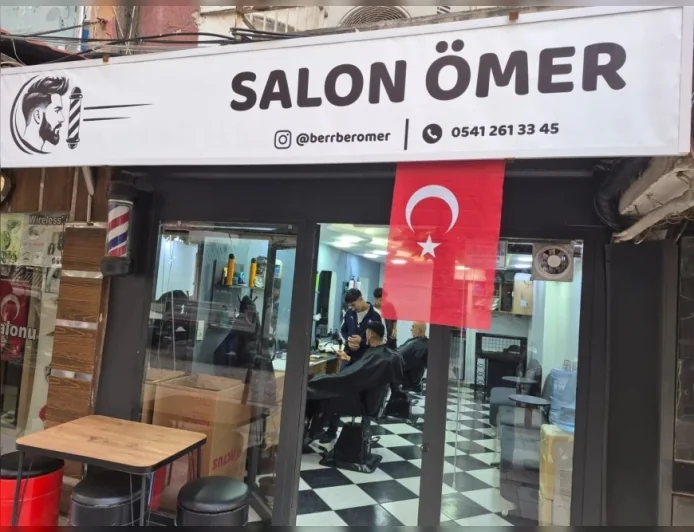 Manisa’da Berber Ömer Öz’den Örnek Dayanışma: “Askıda Tıraş” ile İhtiyaç Sahiplerine Ücretsiz Hizmet