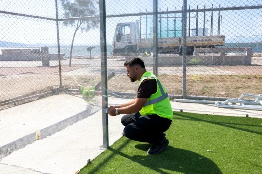 İzmir Büyükşehir Belediyesi Bostanlı’da iki yeni padel kortunu ekim ayında hizmete açacak