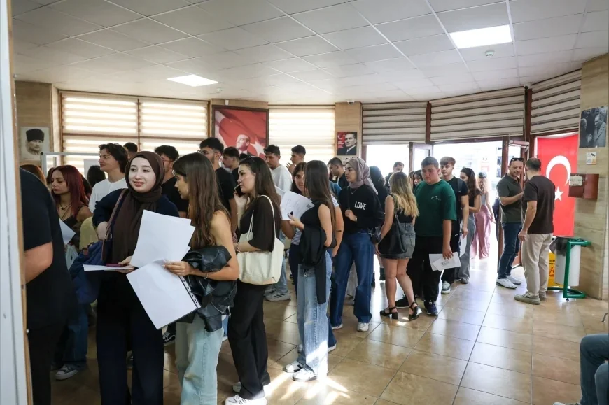 Aydın Büyükşehir Belediyesi üniversite öğrencilerinin AYKART işlemlerini kampüslere taşıdı